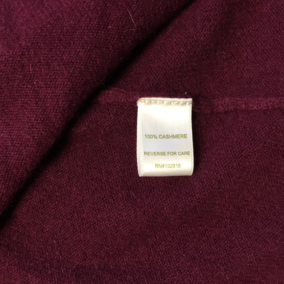 100% Cashmere Raspberry Turtle Neck - Picture 3 of 4